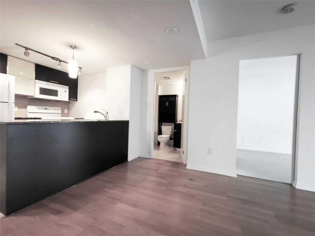 1201 - 38 Grenville St, Condo with 2 bedrooms, 2 bathrooms and 1 parking in Toronto ON | Image 13