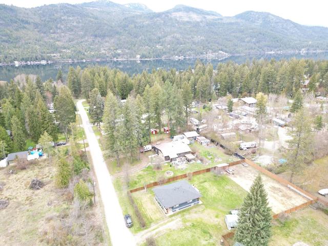 10 Skands Road, House detached with 3 bedrooms, 1 bathrooms and 10 parking in Kootenay Boundary C BC | Image 2