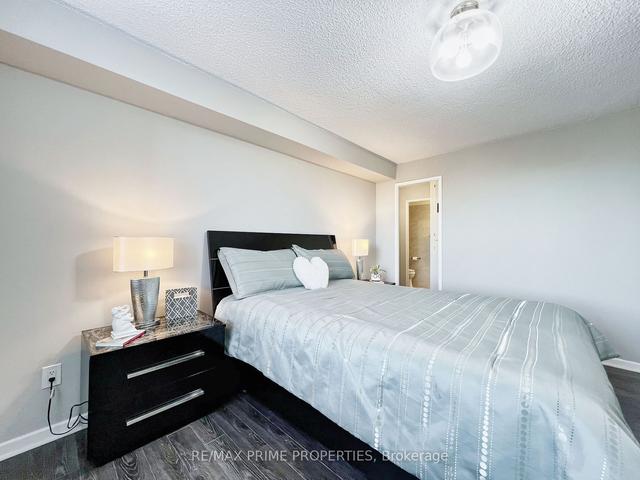 401 - 60 Inverlochy Blvd, Condo with 3 bedrooms, 2 bathrooms and 1 parking in Markham ON | Image 4