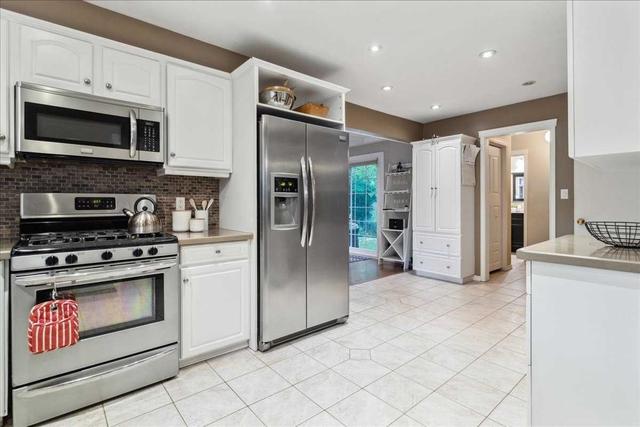 2147 Canterbury Dr, House detached with 4 bedrooms, 3 bathrooms and 4 parking in Burlington ON | Image 2