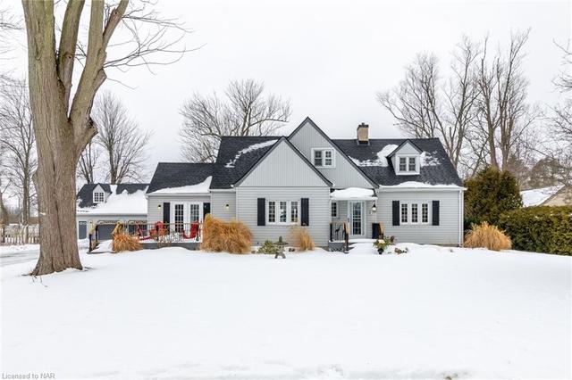2919 Niagara Parkway, House detached with 5 bedrooms, 2 bathrooms and null parking in Fort Erie ON | Image 1