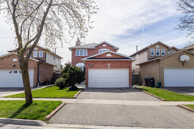 3293 Greenbelt Cres, House detached with 3 bedrooms, 4 bathrooms and 4 parking in Mississauga ON | Image 1