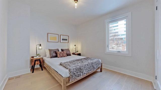 172 Queensdale Ave, House semidetached with 3 bedrooms, 2 bathrooms and 0 parking in Toronto ON | Image 19