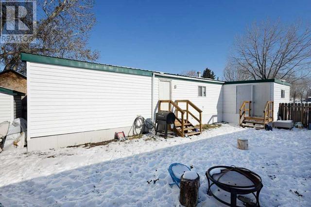 20 Greenbrook Village, Home with 2 bedrooms, 1 bathrooms and 2 parking in Brooks AB | Image 23