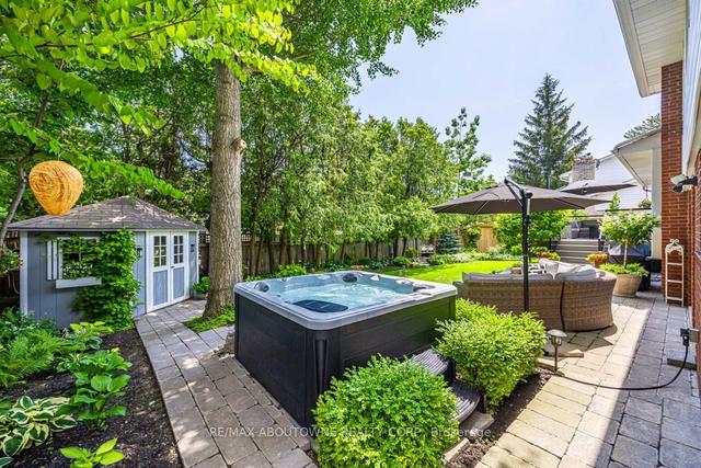 230 Weybourne Rd, House detached with 4 bedrooms, 3 bathrooms and 6 parking in Oakville ON | Image 32