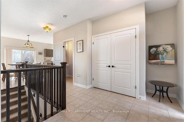 4 Grant St, Condo with 2 bedrooms, 3 bathrooms and 2 parking in West Lincoln ON | Image 2