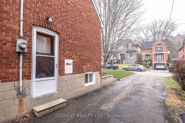 18 Worthington Cres, House detached with 2 bedrooms, 2 bathrooms and 5 parking in Toronto ON | Image 28