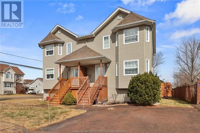 215 Glencairn, House semidetached with 3 bedrooms, 1 bathrooms and null parking in Moncton NB | Image 1