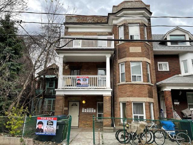 237 Manning Ave, House detached with 9 bedrooms, 6 bathrooms and 3 parking in Toronto ON | Image 1