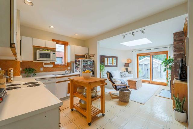 146 Aldwych Ave, House detached with 2 bedrooms, 2 bathrooms and 2 parking in Toronto ON | Image 6