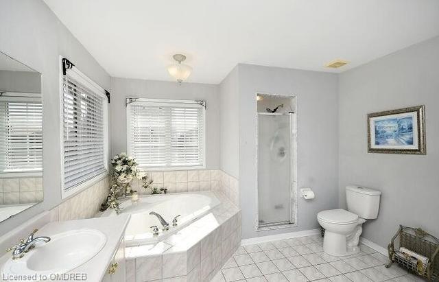 7 Vintage Gate, House detached with 4 bedrooms, 5 bathrooms and 6 parking in Brampton ON | Image 11