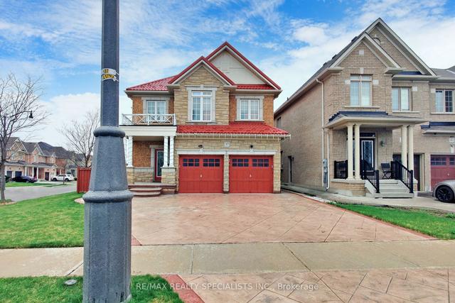 37 Versailles Cres, House detached with 4 bedrooms, 3 bathrooms and 6 parking in Brampton ON | Image 1