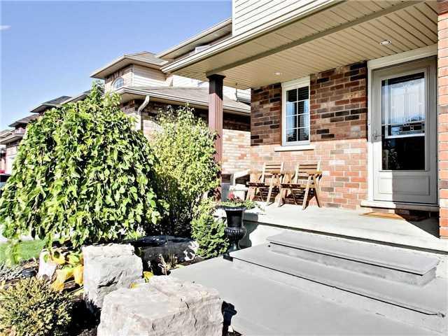 97 Whitefish Cres, House detached with 4 bedrooms, 3 bathrooms and 2 parking in Hamilton ON | Image 2
