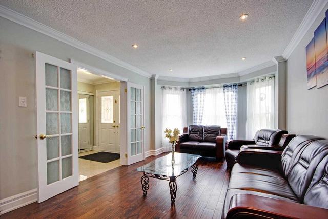 59 Glenabbey Dr, House detached with 4 bedrooms, 4 bathrooms and 4 parking in Clarington ON | Image 3