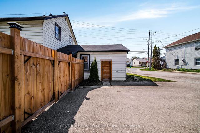 390 Parkhill Rd W, House detached with 3 bedrooms, 1 bathrooms and 3 parking in Peterborough ON | Image 31