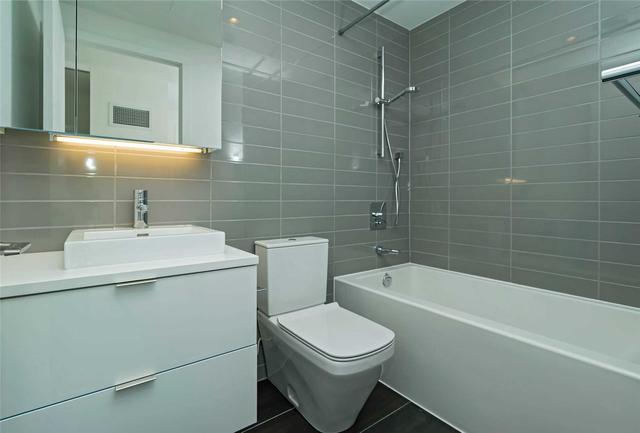 820 - 170 Bayview Ave, Condo with 2 bedrooms, 2 bathrooms and 1 parking in Toronto ON | Image 4