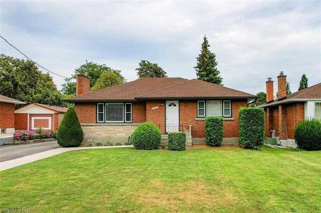 6632 Glendoone St, House detached with 3 bedrooms, 1 bathrooms and 4 parking in Niagara Falls ON | Card Image