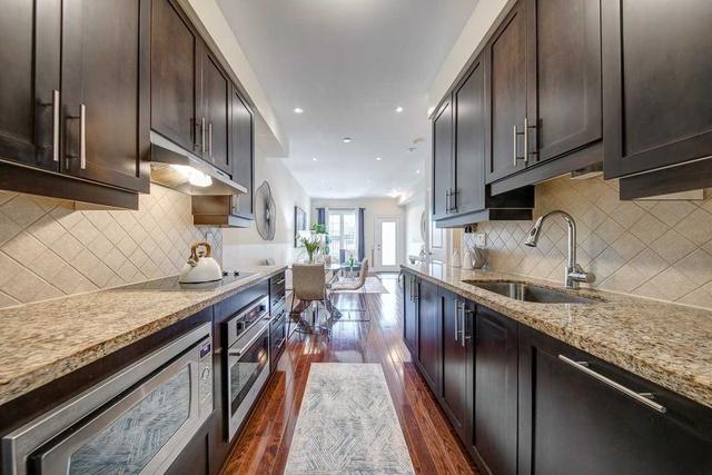 7 - 10 Hargrave Lane, Townhouse with 3 bedrooms, 3 bathrooms and 1 parking in Toronto ON | Image 3