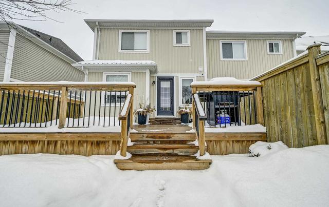 151 Carnwith Dr E, House attached with 3 bedrooms, 3 bathrooms and 3 parking in Whitby ON | Image 16