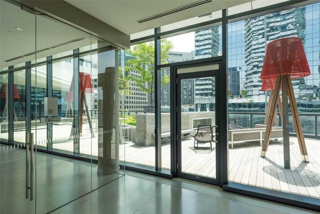 2402 - 100 Harbour St, Condo with 2 bedrooms, 2 bathrooms and 1 parking in Toronto ON | Image 16