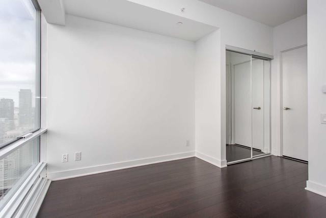 4503 - 15 Grenville St, Condo with 2 bedrooms, 2 bathrooms and 1 parking in Toronto ON | Image 5