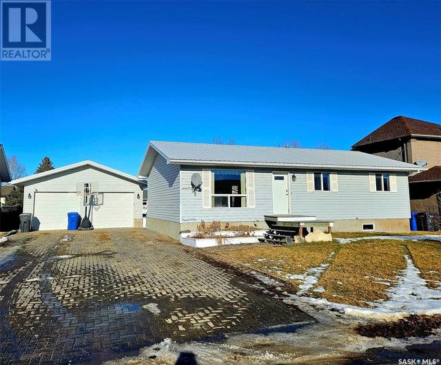 11 Arcola Place, House detached with 4 bedrooms, 2 bathrooms and null parking in Carlyle SK | Image 1