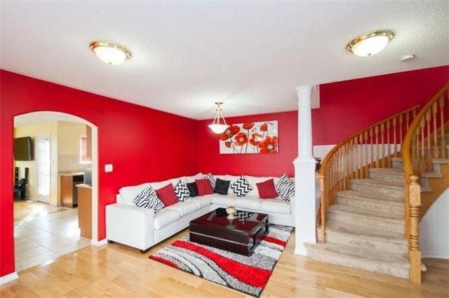 34 Jingle Cres, House semidetached with 3 bedrooms, 4 bathrooms and 5 parking in Brampton ON | Image 2