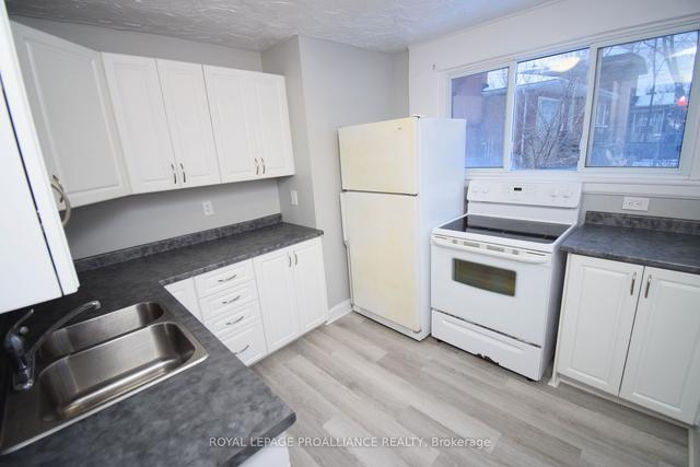 158 Dundas St E, House detached with 2 bedrooms, 2 bathrooms and 4 parking in Belleville ON | Image 10