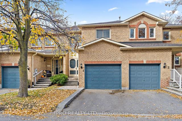 7 - 4 Farnham Dr, Townhouse with 3 bedrooms, 3 bathrooms and 2 parking in Brampton ON | Image 1