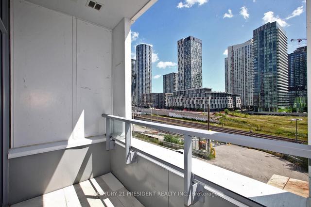 204 - 27 Bathrust St, Condo with 2 bedrooms, 1 bathrooms and 0 parking in Toronto ON | Image 15