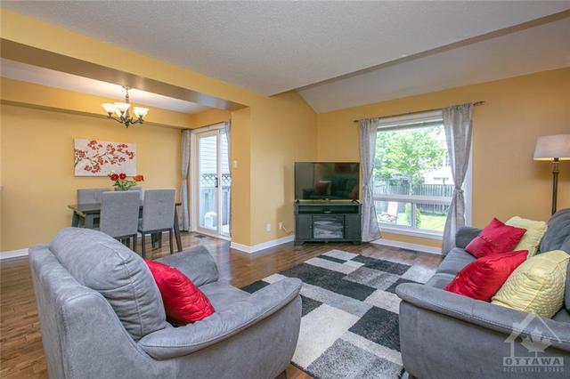 35 Grassy Plains Drive, Townhouse with 3 bedrooms, 2 bathrooms and 3 parking in Ottawa ON | Image 10