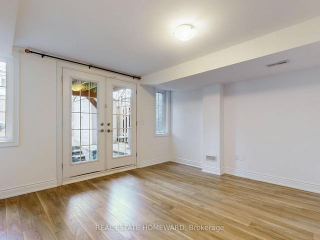 22 Oliver Mews, House attached with 3 bedrooms, 4 bathrooms and 2 parking in Toronto ON | Image 21