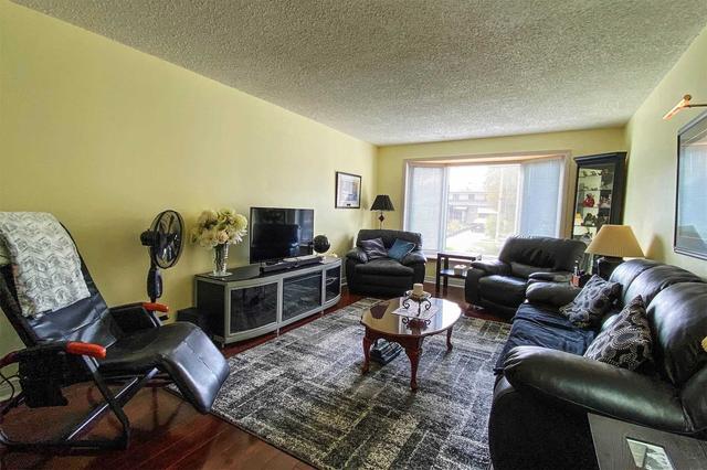 75 Merkley Sq, House detached with 3 bedrooms, 2 bathrooms and 3 parking in Toronto ON | Image 18