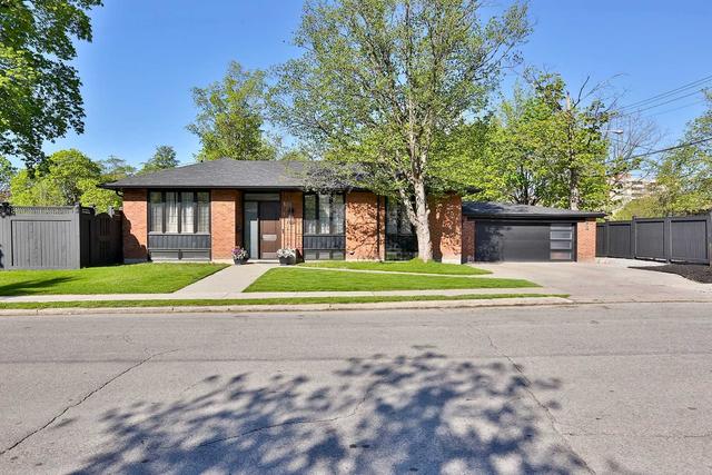 2 Abbotsfield Gate, House detached with 2 bedrooms, 3 bathrooms and 4 parking in Toronto ON | Card Image