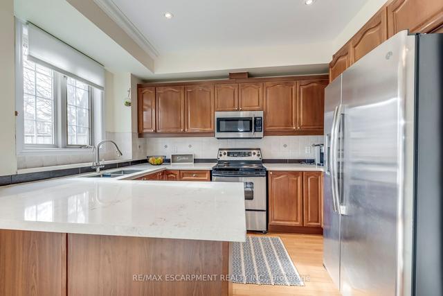 10 - 2401 Fifth Line, Townhouse with 2 bedrooms, 4 bathrooms and 2 parking in Mississauga ON | Image 5