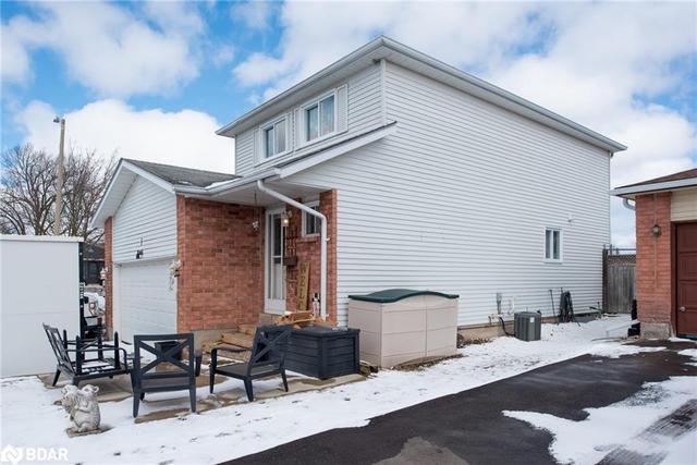 1 Mccuaig Court, House detached with 3 bedrooms, 2 bathrooms and 4 parking in Barrie ON | Image 8