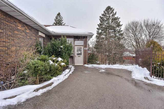 208 Eramosa Rd, House detached with 3 bedrooms, 3 bathrooms and 10 parking in Guelph ON | Image 38