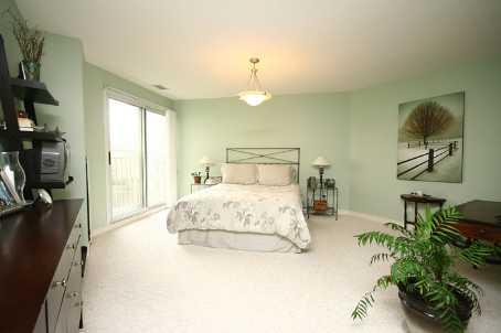 uc 4 - 18 Concorde Pl, Condo with 2 bedrooms, 2 bathrooms and 1 parking in Toronto ON | Image 5
