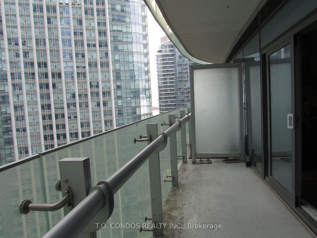 1901 - 12 York St, Condo with 1 bedrooms, 1 bathrooms and 0 parking in Toronto ON | Image 15
