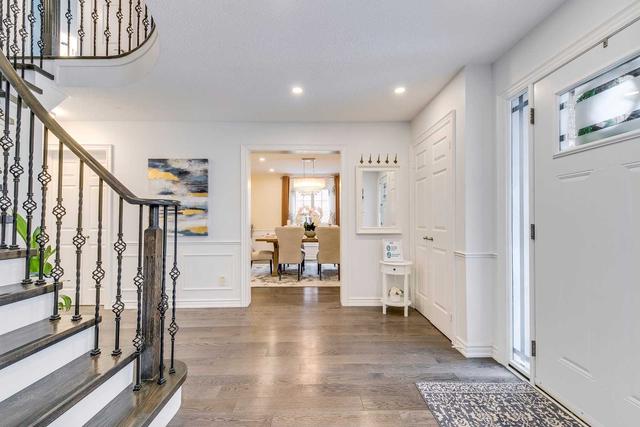 1804 Pilgrims Way, House detached with 4 bedrooms, 5 bathrooms and 5 parking in Oakville ON | Image 3