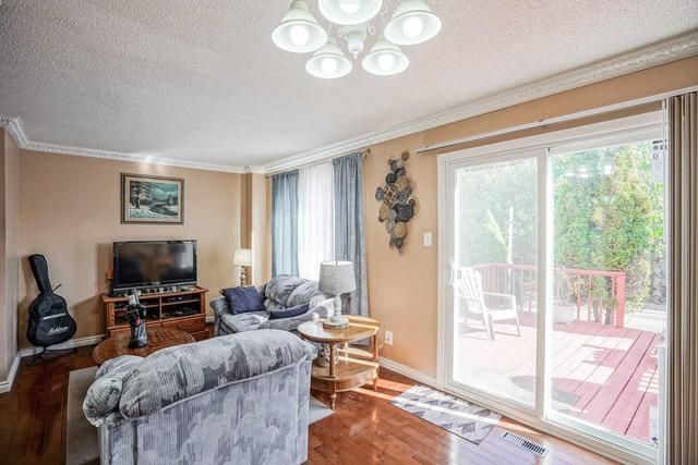 89 Cabernet Circ, House detached with 3 bedrooms, 2 bathrooms and 3 parking in Toronto ON | Image 5
