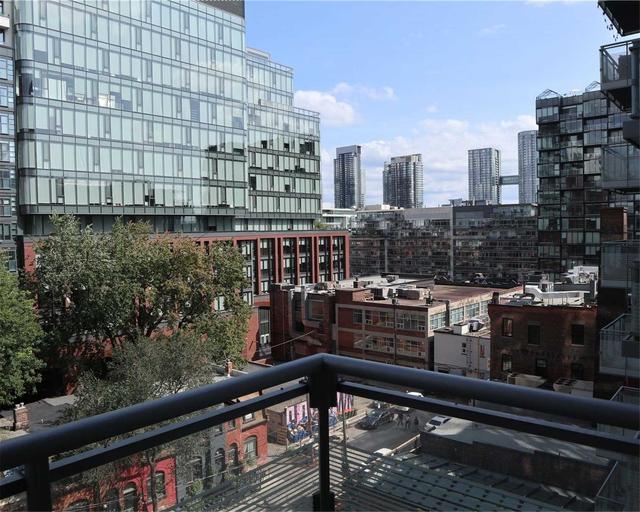 822 - 525 Adelaide St W, Condo with 1 bedrooms, 2 bathrooms and 1 parking in Toronto ON | Image 12