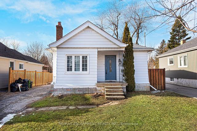 92 Sandown Ave, House detached with 3 bedrooms, 2 bathrooms and 3 parking in Toronto ON | Image 1