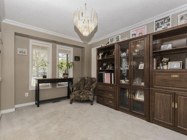 13 Pauline Cres, House attached with 3 bedrooms, 4 bathrooms and 3 parking in Brampton ON | Image 2