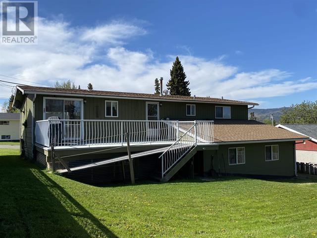 275 5th Avenue, House detached with 4 bedrooms, 3 bathrooms and null parking in Burns Lake BC | Image 2