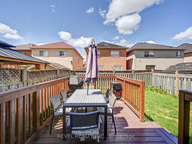29 Irene Cres, House attached with 3 bedrooms, 3 bathrooms and 3 parking in Brampton ON | Image 30
