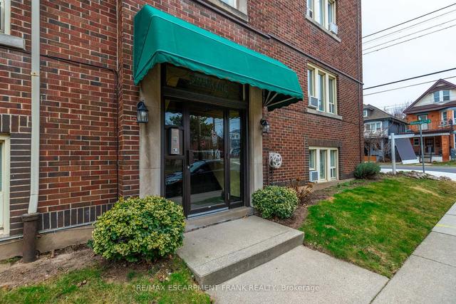 17 - 2 Vineland Ave, Condo with 2 bedrooms, 1 bathrooms and 1 parking in Hamilton ON | Image 24