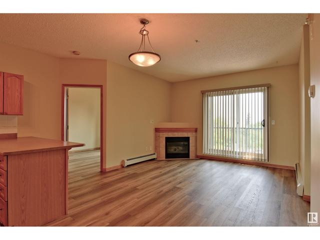 207 - 10118 95 St Nw, Condo with 2 bedrooms, 2 bathrooms and 1 parking in Edmonton AB | Image 2