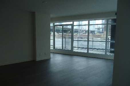 000 - 15 Bruyeres Mews, Condo with 1 bedrooms, 1 bathrooms and 1 parking in Toronto ON | Image 4