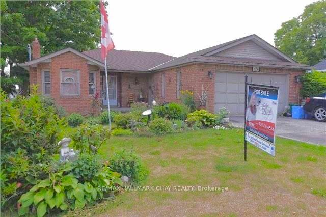126 Frederick St St, House detached with 3 bedrooms, 3 bathrooms and 8 parking in Bradford West Gwillimbury ON | Image 2